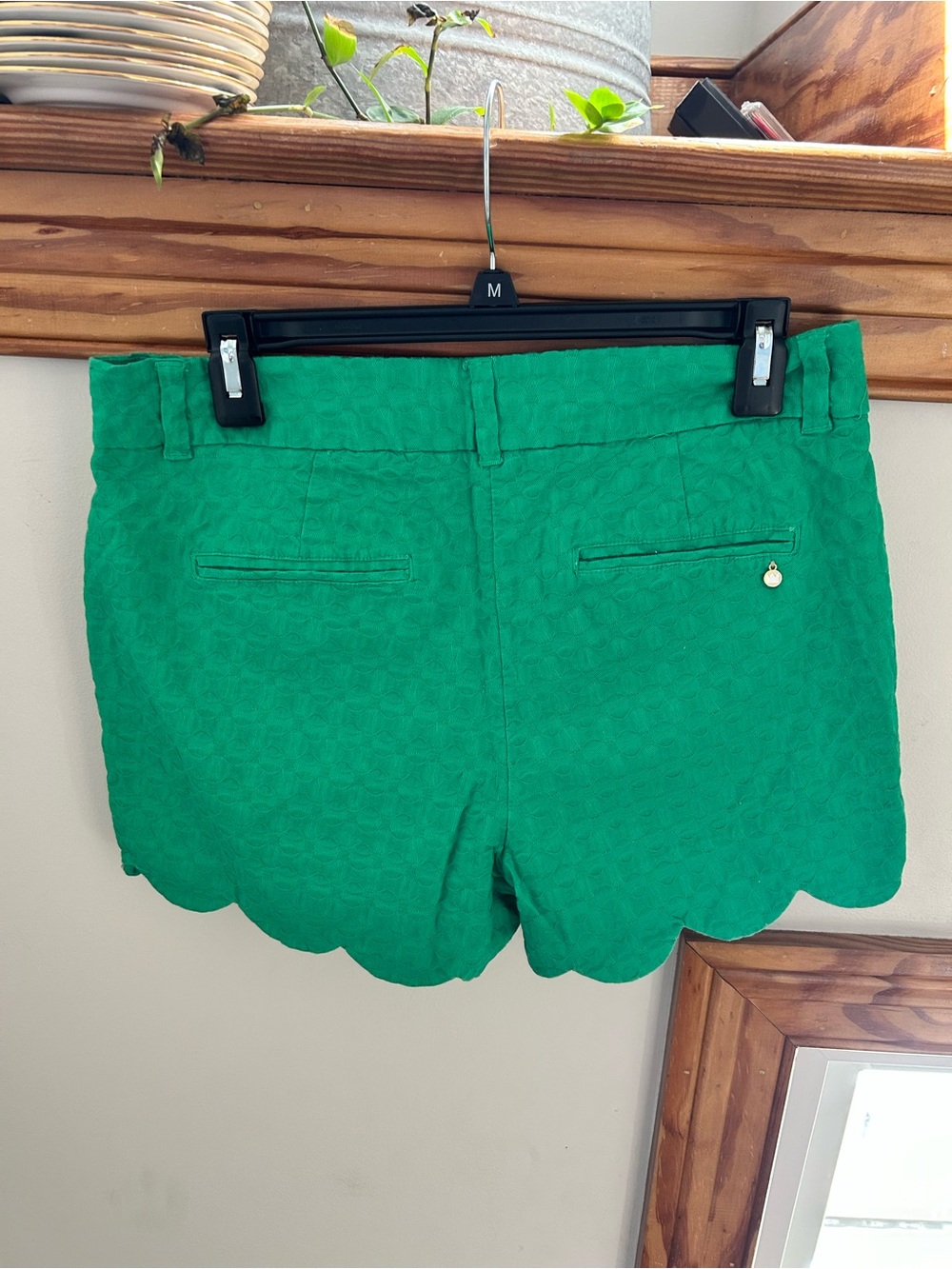 crown & ivy Green Scallop Hem High-Waist Shorts - Picture 4 of 4